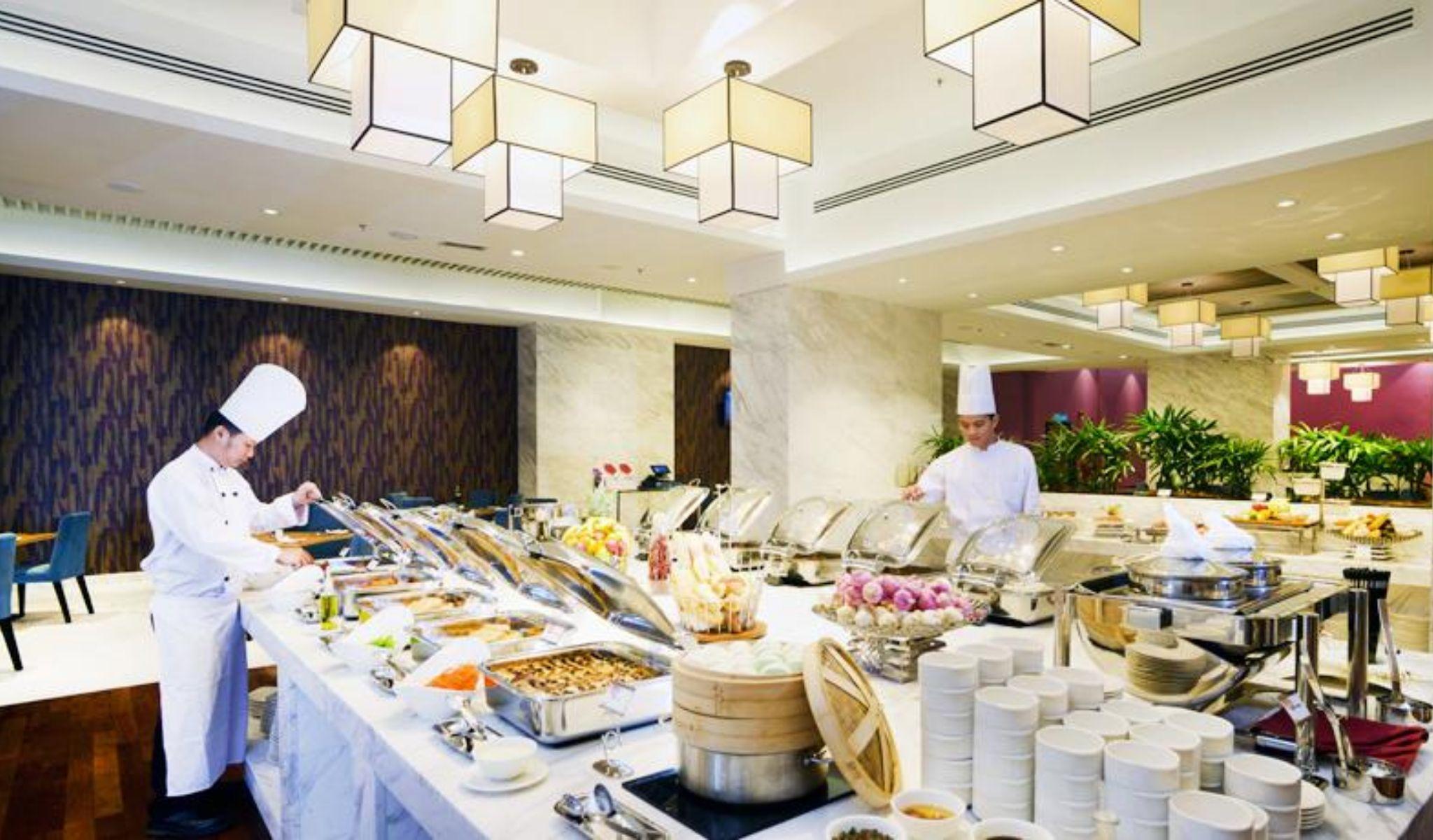 Lexis Suites Penang Bayan Lepas Zewnętrze zdjęcie A buffet at a hotel