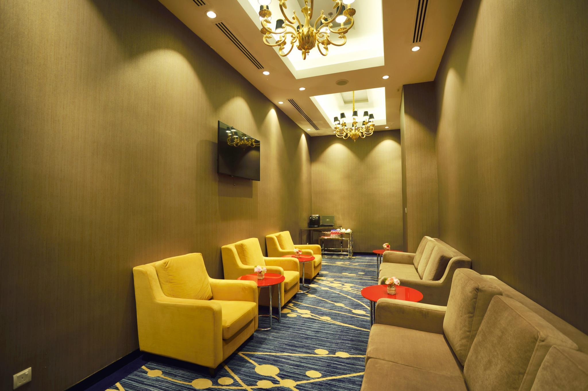 Lexis Suites Penang Bayan Lepas Zewnętrze zdjęcie The lounge at the airport