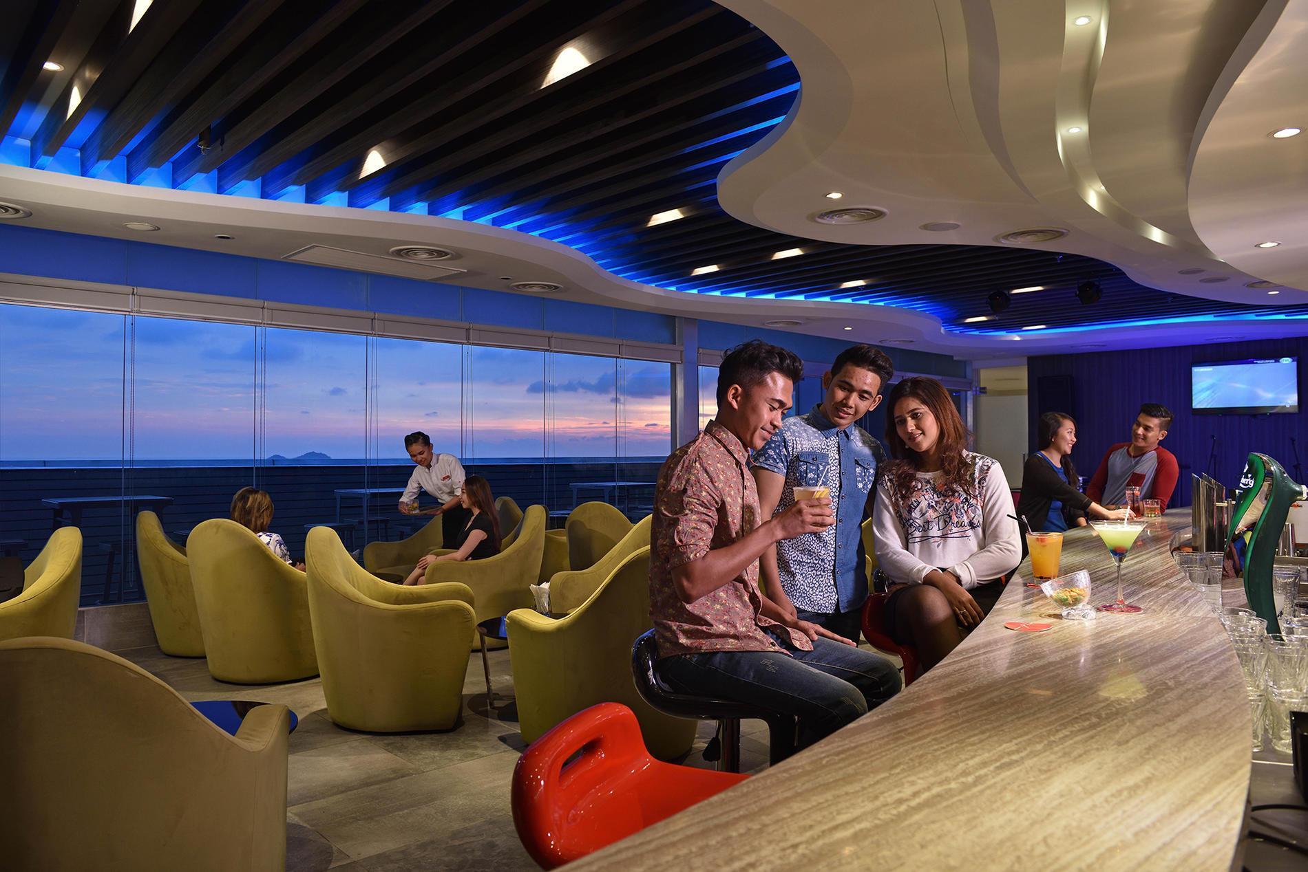 Lexis Suites Penang Bayan Lepas Zewnętrze zdjęcie The Sky Bar