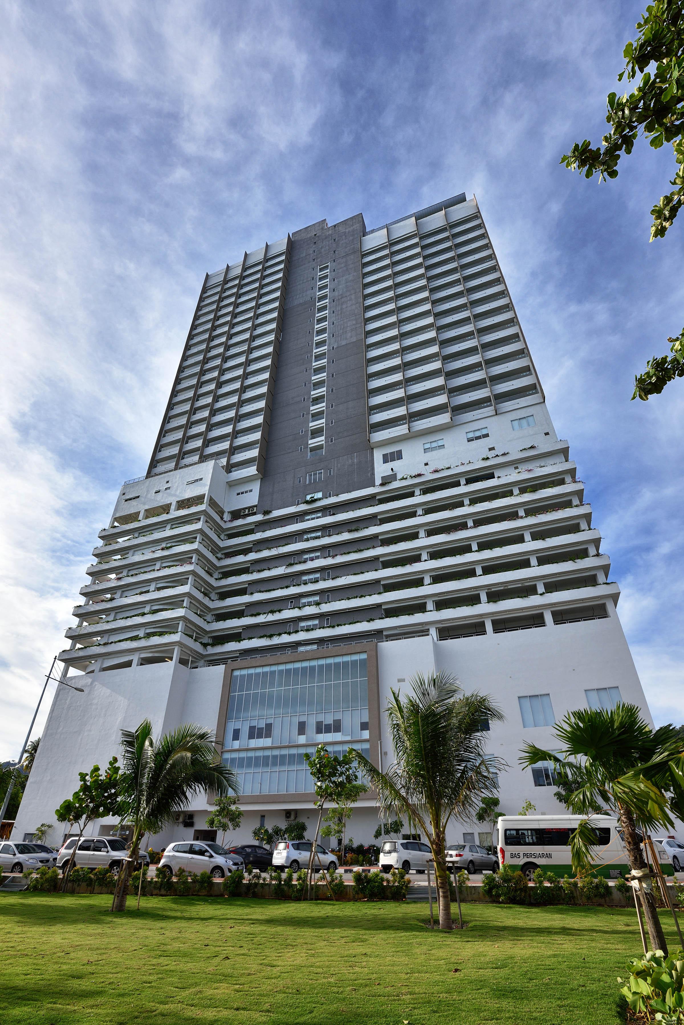 Lexis Suites Penang Bayan Lepas Zewnętrze zdjęcie The building in 2019