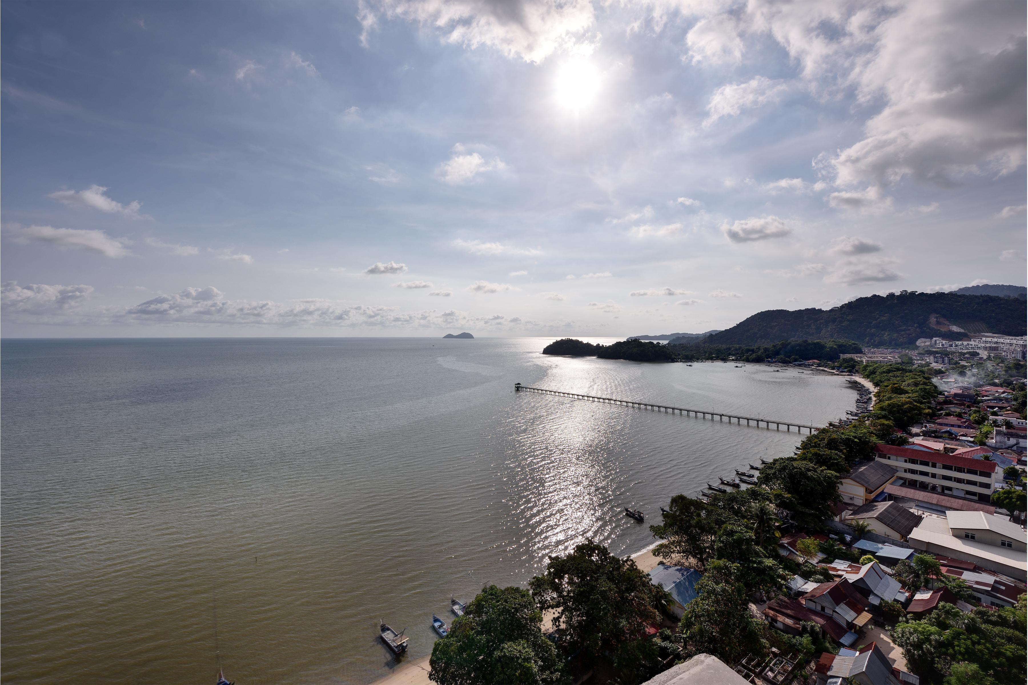Lexis Suites Penang Bayan Lepas Zewnętrze zdjęcie View of the Gulf of Thailand from Pattaya