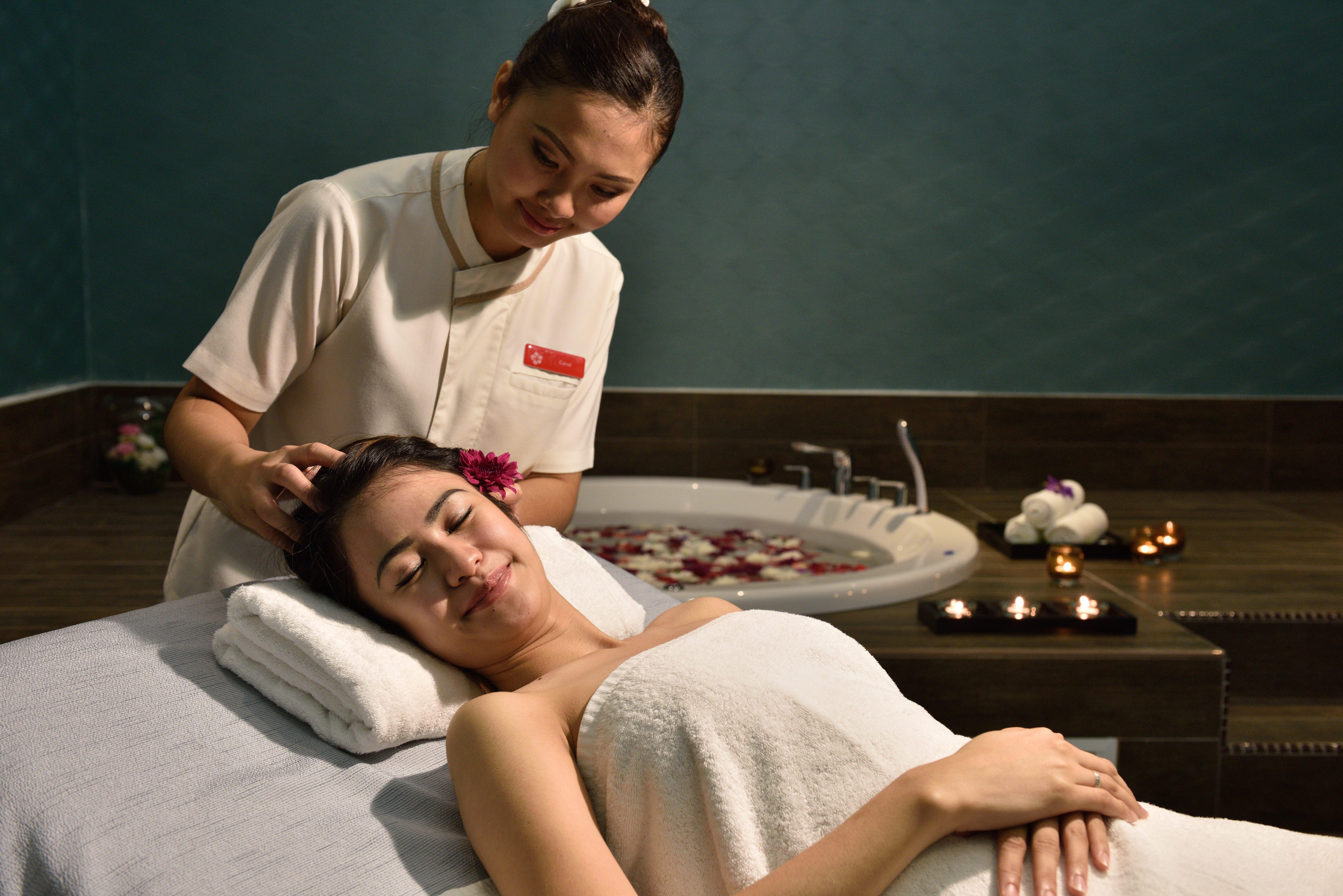 Lexis Suites Penang Bayan Lepas Zewnętrze zdjęcie Thai massage