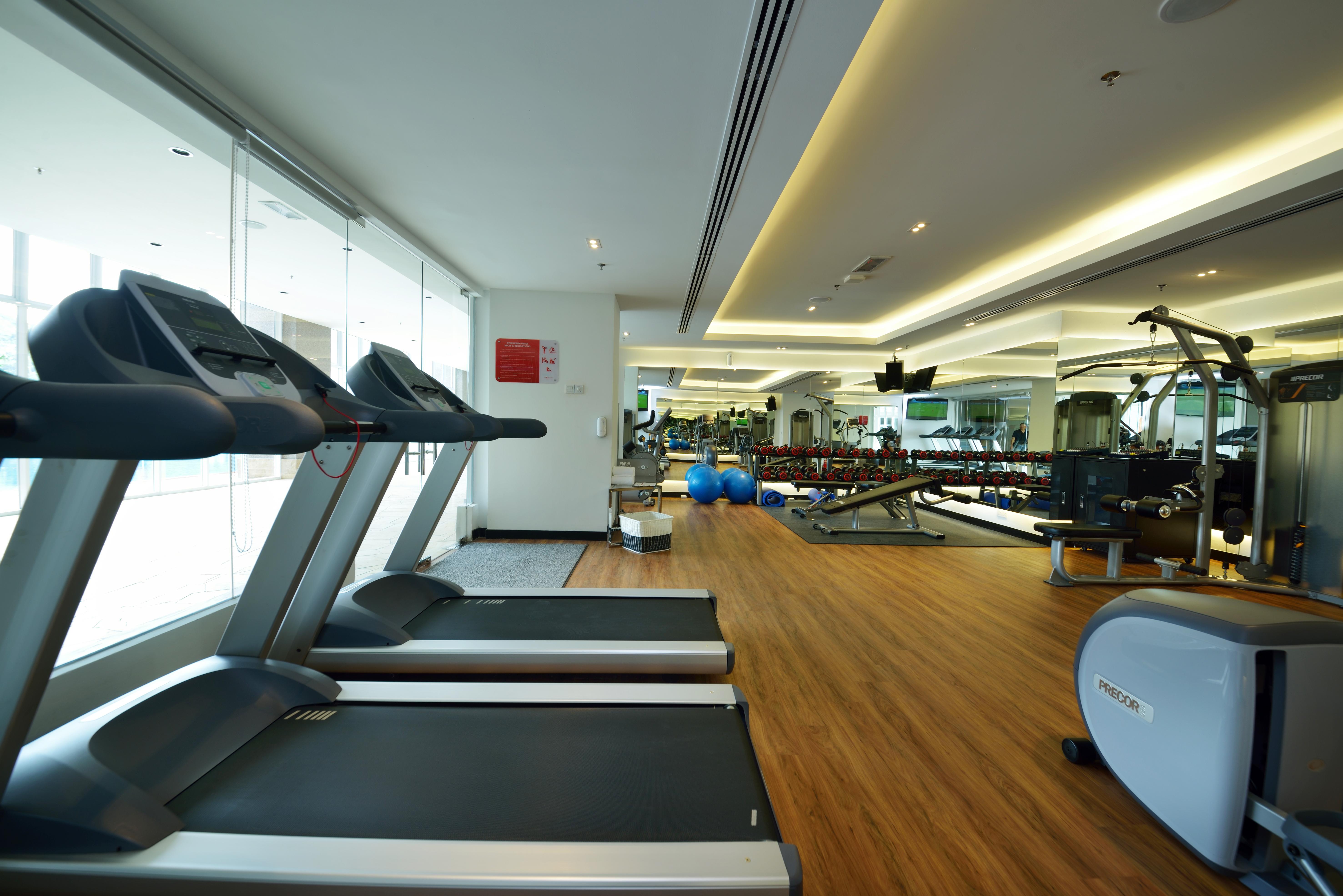 Lexis Suites Penang Bayan Lepas Zewnętrze zdjęcie A gym in a hotel