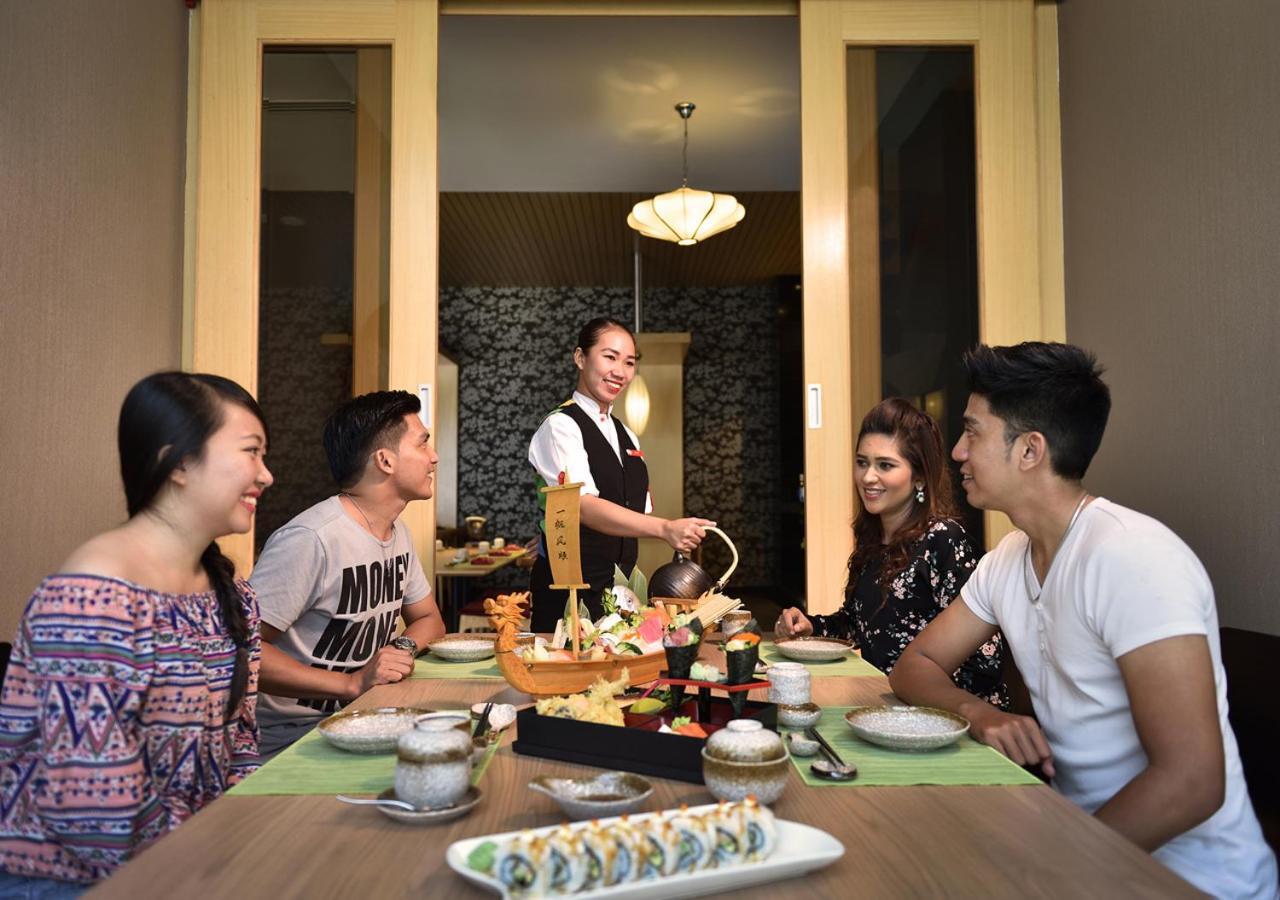 Lexis Suites Penang Bayan Lepas Zewnętrze zdjęcie A restaurant in Vietnam