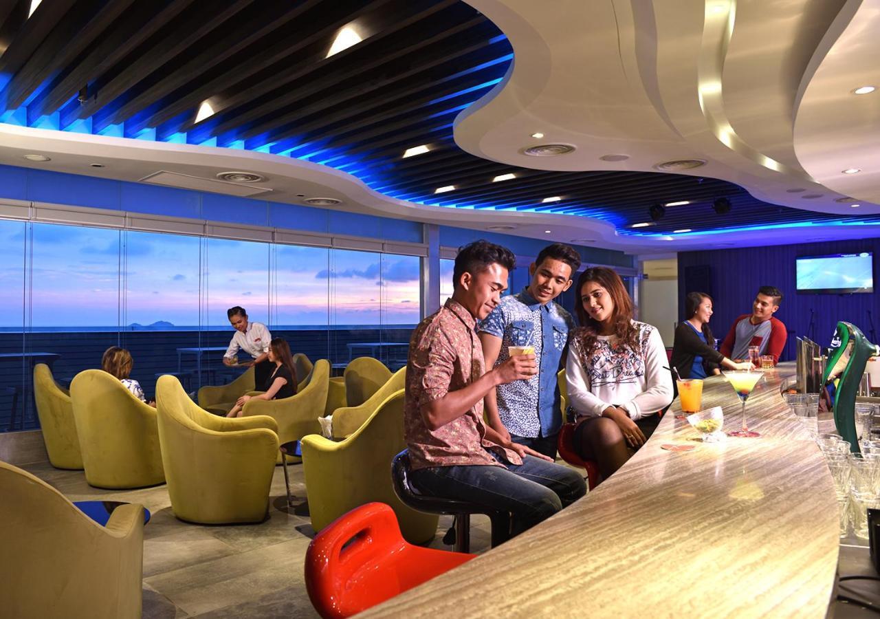 Lexis Suites Penang Bayan Lepas Zewnętrze zdjęcie The lounge at KLIA